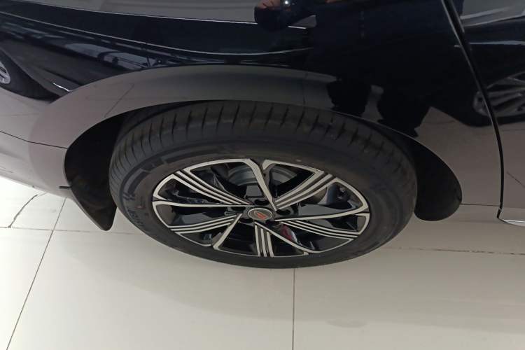 Used Hongqi H5 PHEV 2025 130 Super Hybrid Version Right Rear Wheel Hub