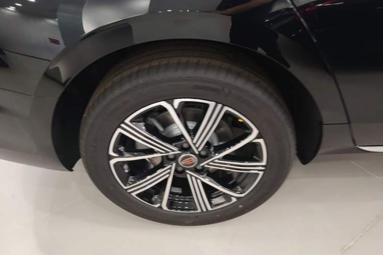 Used Hongqi H5 PHEV 2025 130 Super Hybrid Version Right Rear Wheel Hub