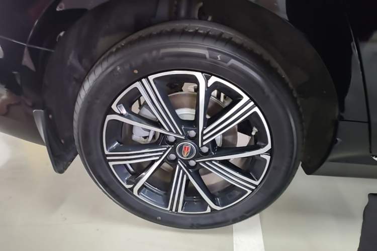 Used Hongqi H5 PHEV 2025 130 Super Hybrid Version Right Rear Wheel Hub