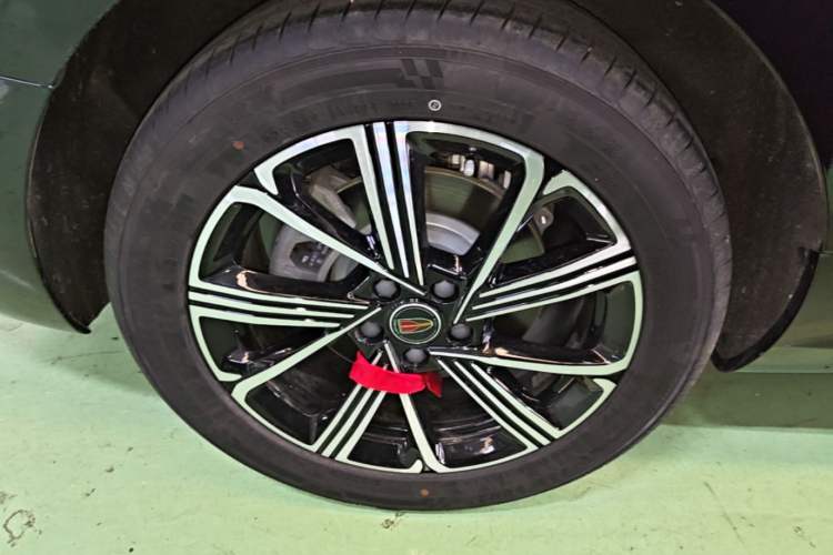 Used Hongqi H5 PHEV 2025 130 Super Hybrid Version Right Rear Wheel Hub