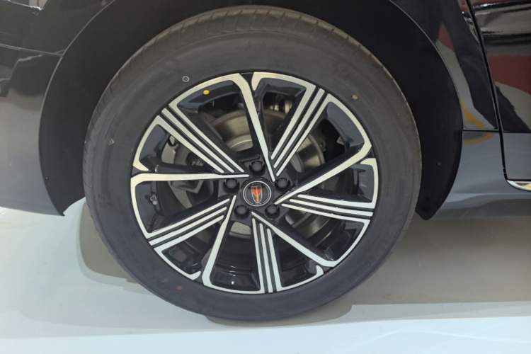 Used Hongqi H5 PHEV 2025 170 Super Hybrid Version Right Rear Wheel Hub