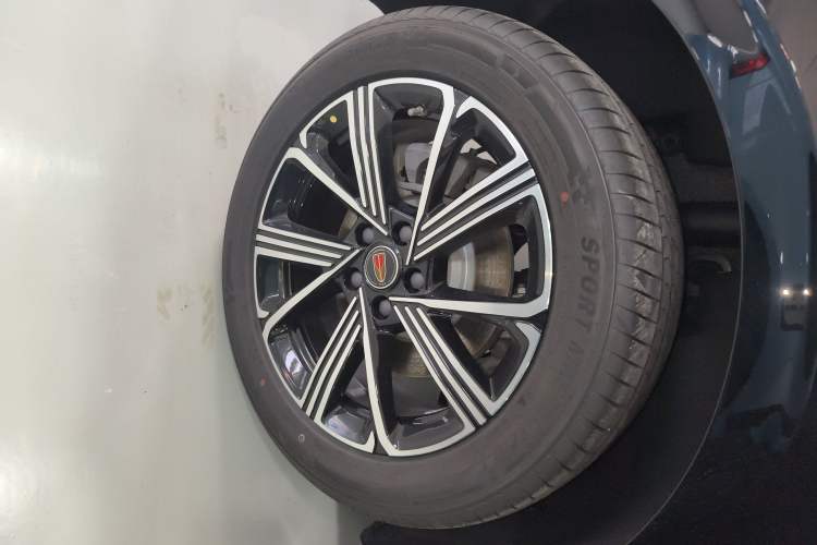 Used Hongqi H5 PHEV 2025 130 Super Hybrid Version Right Rear Wheel Hub