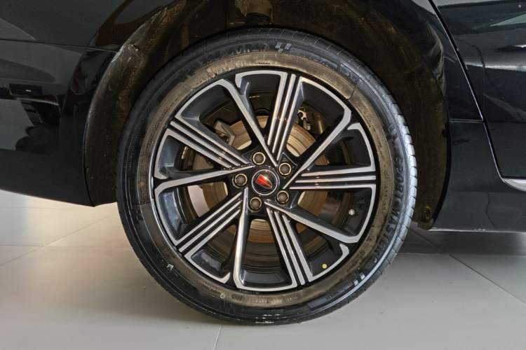 Used Hongqi H5 PHEV 2025 170 Super Hybrid Version Right Rear Wheel Hub