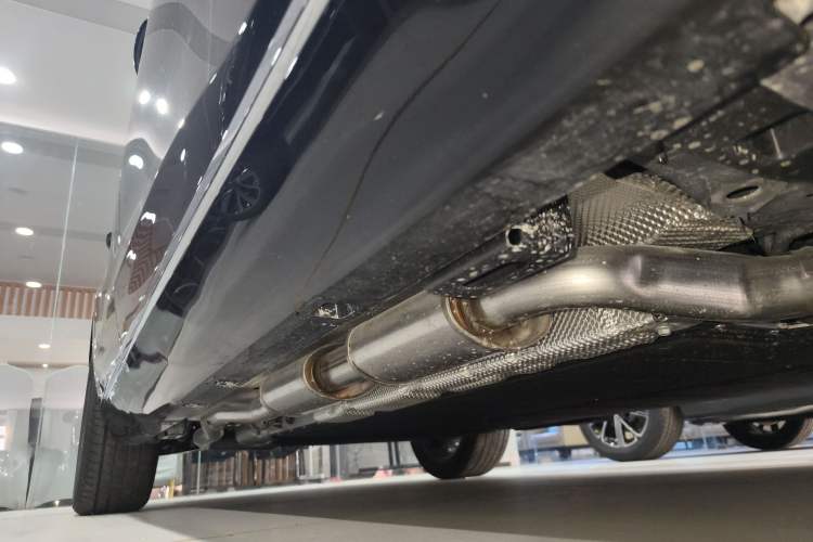 Used Hongqi H5 PHEV 2025 170 Super Hybrid Version Right Side Sill