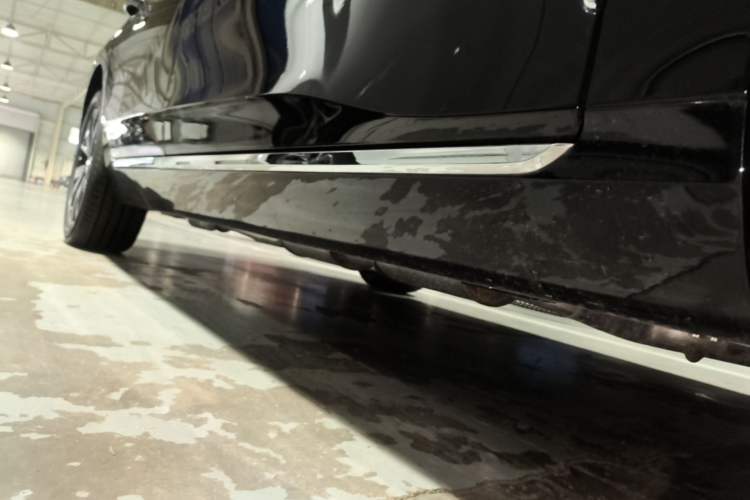 Used Hongqi H5 PHEV 2025 170 Super Hybrid Version Right Side Sill