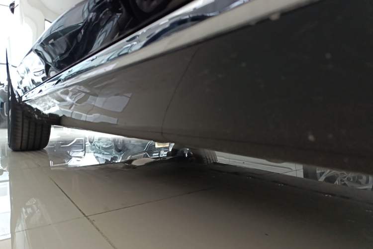 Used Hongqi H5 PHEV 2025 130 Super Hybrid Version Right Side Sill