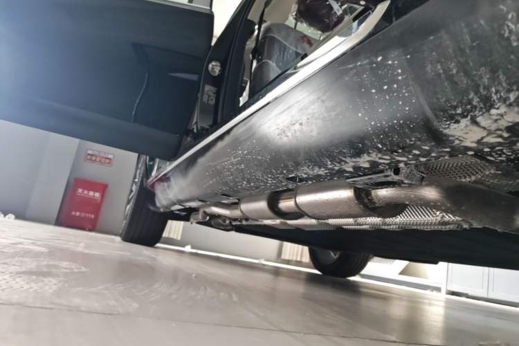 Used Hongqi H5 PHEV 2025 170 Super Hybrid Version Right Side Sill