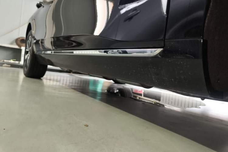 Used Hongqi H5 PHEV 2025 170 Super Hybrid Version Right Side Sill