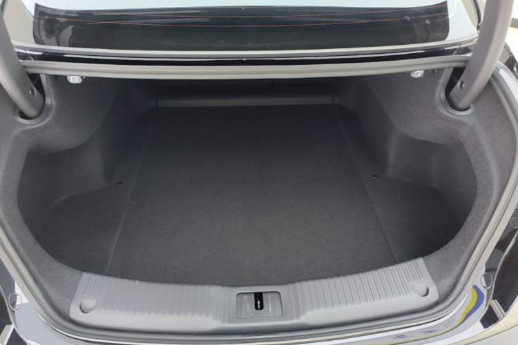 Used Hongqi H5 PHEV 2025 170 Super Hybrid Version Trunk