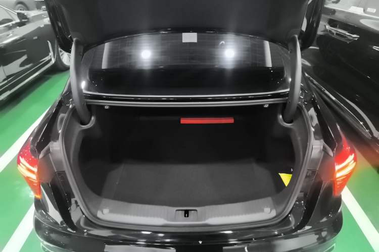 Used Hongqi H5 PHEV 2025 130 Super Hybrid Version Trunk