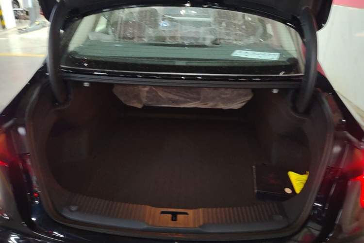 Used Hongqi H5 PHEV 2025 130 Super Hybrid Version Trunk