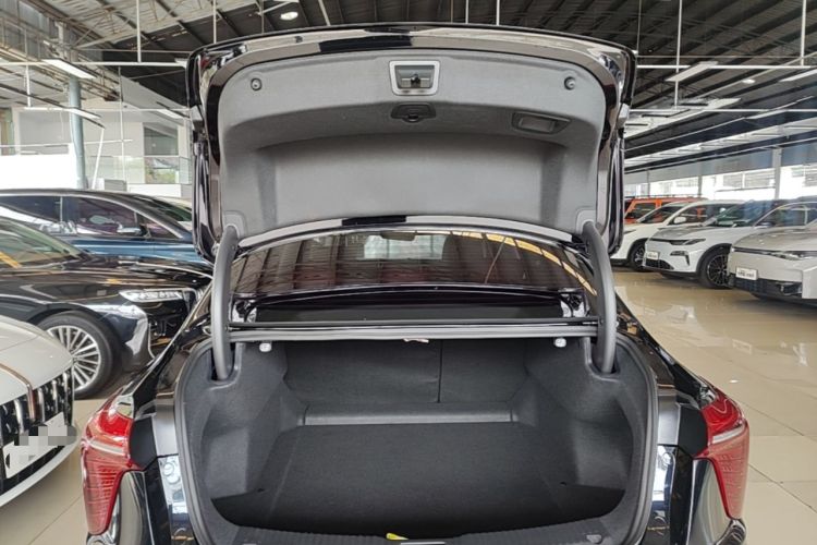 Used Hongqi H5 PHEV 2025 130 Super Hybrid Version Trunk