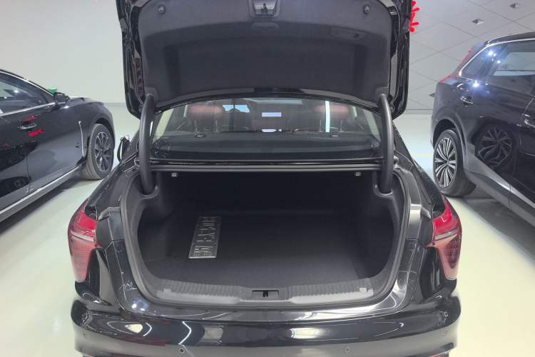 Used Hongqi H5 PHEV 2025 170 Super Hybrid Version Trunk