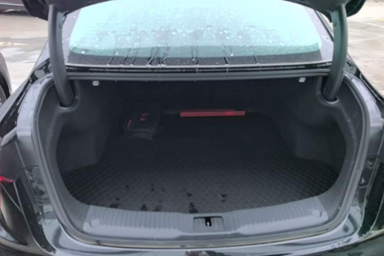 Used Hongqi H5 PHEV 2025 130 Super Hybrid Version Trunk
