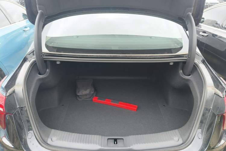 Used Hongqi H5 PHEV 2025 170 Super Hybrid Version Trunk