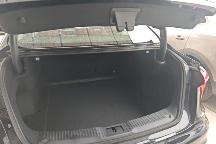 Used Hongqi H5 PHEV 2025 130 Super Hybrid Version Trunk