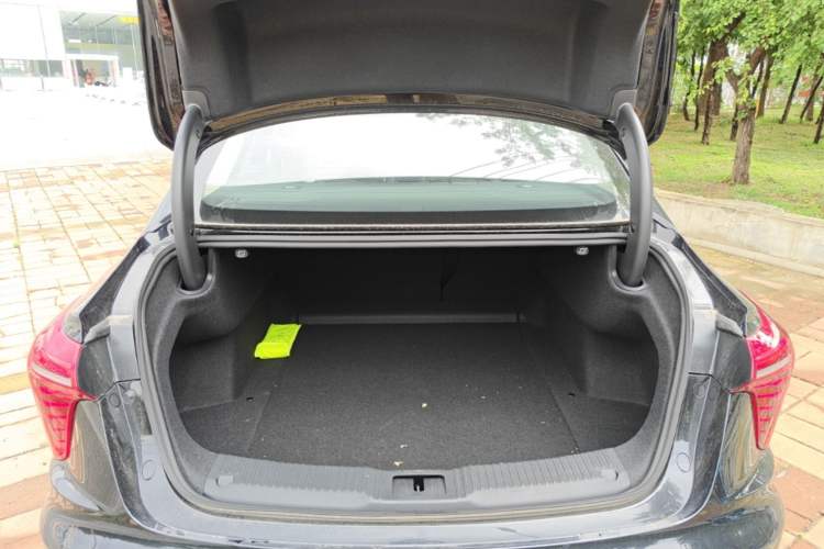 Used Hongqi H5 PHEV 2025 170 Super Hybrid Version Trunk