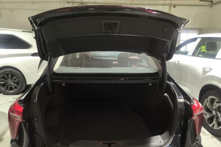 Used Hongqi H5 PHEV 2025 170 Super Hybrid Version Trunk