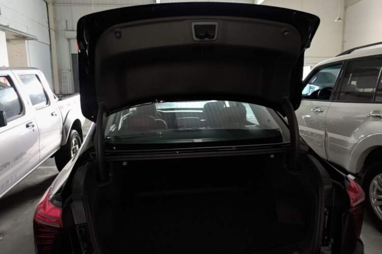 Used Hongqi H5 PHEV 2025 170 Super Hybrid Version Trunk