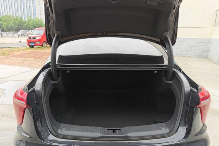 Used Hongqi H5 PHEV 2025 130 Super Hybrid Version Trunk