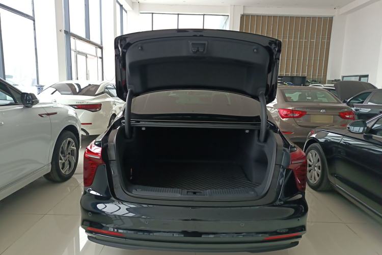 Used Hongqi H5 PHEV 2025 130 Super Hybrid Version Trunk