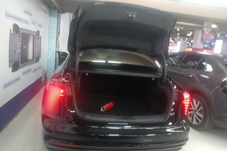 Used Hongqi H5 PHEV 2025 170 Super Hybrid Version Trunk