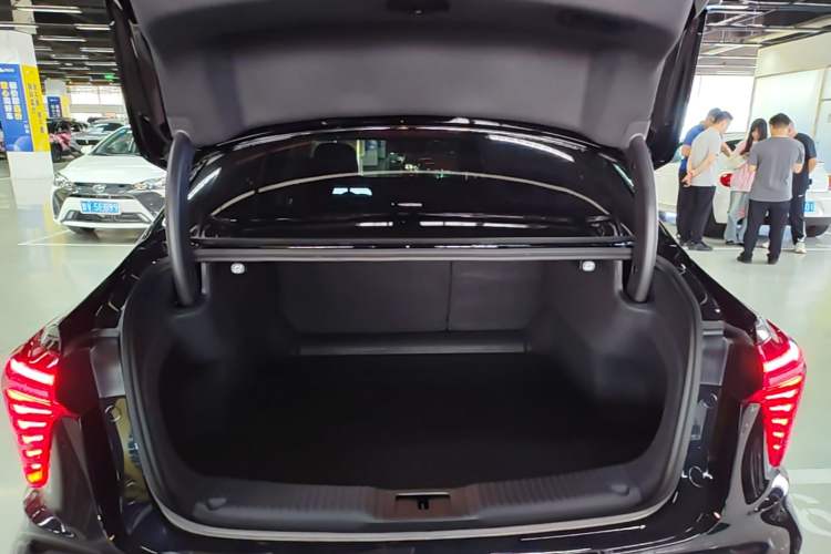 Used Hongqi H5 PHEV 2025 130 Super Hybrid Version Trunk