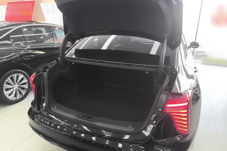 Used Hongqi H5 PHEV 2025 130 Super Hybrid Version Trunk