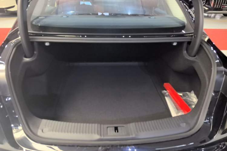 Used Hongqi H5 PHEV 2025 170 Super Hybrid Version Trunk