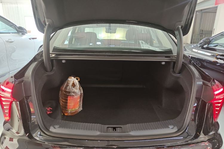 Used Hongqi H5 PHEV 2025 170 Super Hybrid Version Trunk