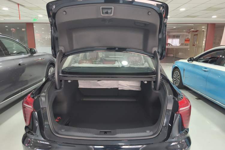 Used Hongqi H5 PHEV 2025 130 Super Hybrid Version Trunk