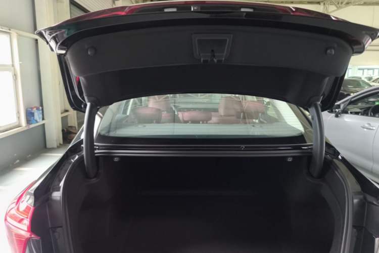 Used Hongqi H5 PHEV 2025 170 Super Hybrid Version Trunk
