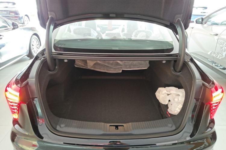 Used Hongqi H5 PHEV 2025 170 Super Hybrid Version Trunk