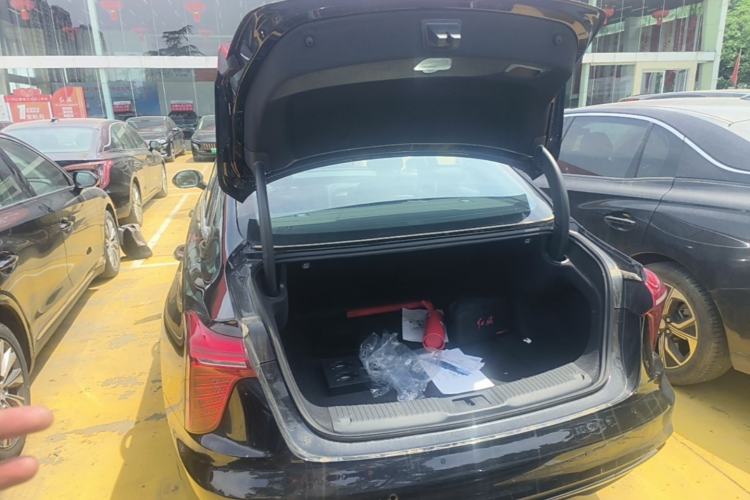 Used Hongqi H5 PHEV 2025 130 Super Hybrid Version Trunk