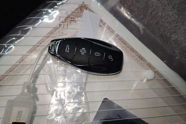 Used Hongqi H5 PHEV 2025 130 Super Hybrid Version Vehicle Key