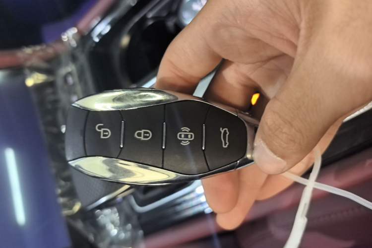 Used Hongqi H5 PHEV 2025 130 Super Hybrid Version Vehicle Key