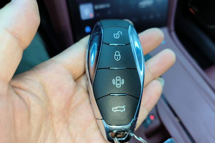 Used Hongqi H5 PHEV 2025 170 Super Hybrid Version Vehicle Key
