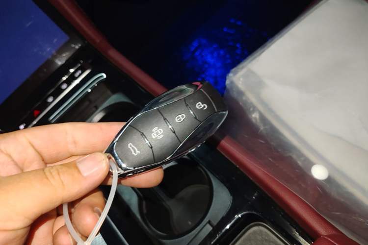 Used Hongqi H5 PHEV 2025 130 Super Hybrid Version Vehicle Key
