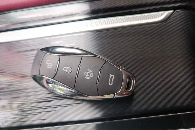 Used Hongqi H5 PHEV 2025 170 Super Hybrid Version Vehicle Key