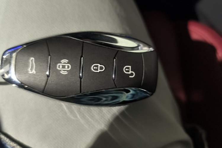 Used Hongqi H5 PHEV 2025 170 Super Hybrid Version Vehicle Key