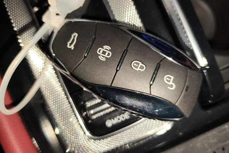 Used Hongqi H5 PHEV 2025 170 Super Hybrid Version Vehicle Key