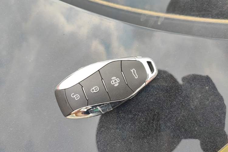 Used Hongqi H5 PHEV 2025 130 Super Hybrid Version Vehicle Key