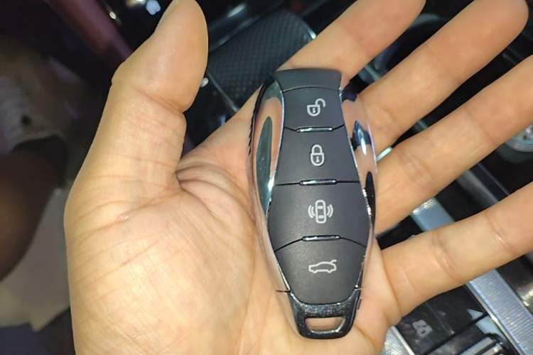 Used Hongqi H5 PHEV 2025 170 Super Hybrid Version Vehicle Key