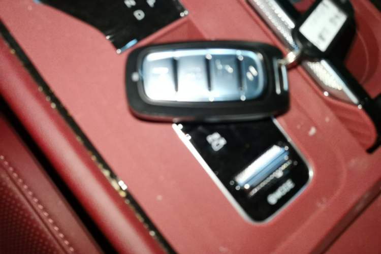 Used Hongqi H5 PHEV 2025 170 Super Hybrid Version Vehicle Key
