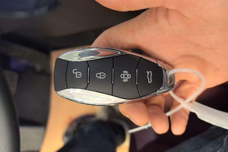 Used Hongqi H5 PHEV 2025 170 Super Hybrid Version Vehicle Key