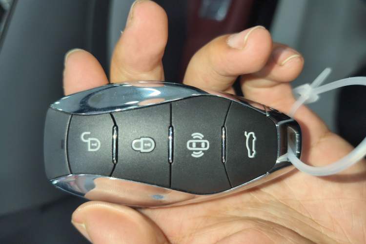 Used Hongqi H5 PHEV 2025 130 Super Hybrid Version Vehicle Key