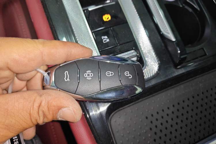 Used Hongqi H5 PHEV 2025 170 Super Hybrid Version Vehicle Key