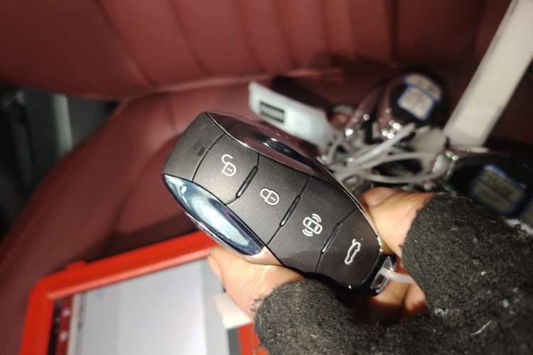 Used Hongqi H5 PHEV 2025 170 Super Hybrid Version Vehicle Key
