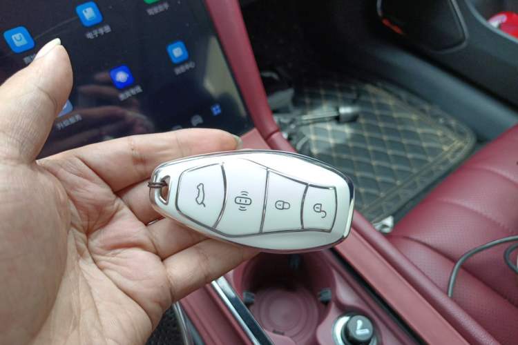 Used Hongqi H5 PHEV 2025 170 Super Hybrid Version Vehicle Key