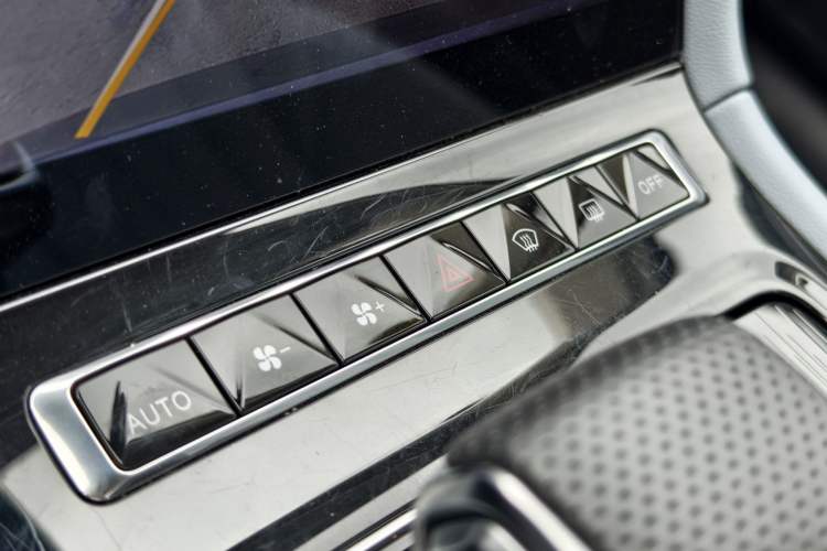 Used Hongqi H5 PHEV 2025 170 Super Hybrid Version Audio And AC Panel